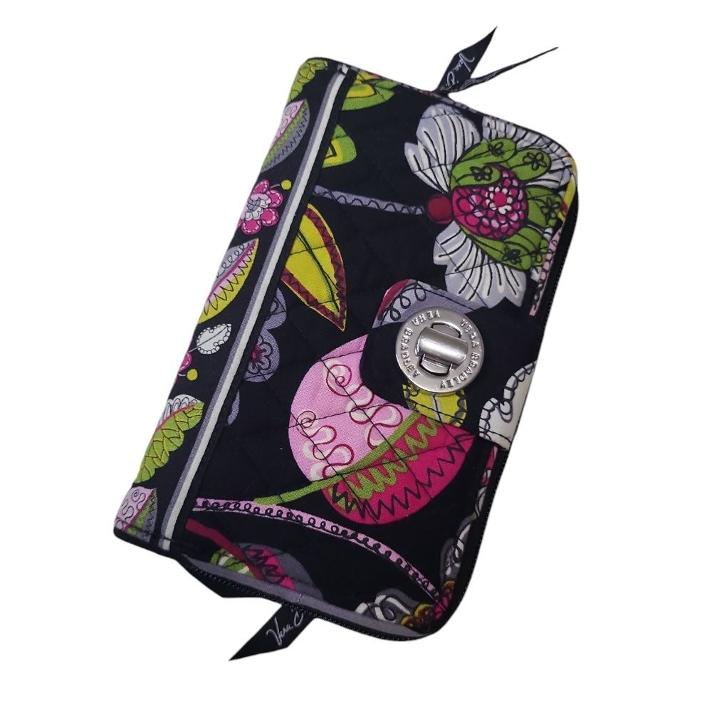 EUC Vera Bradley cotton quilted floral leaf large zippered turn lock wallet purs
